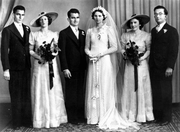 1940s style wedding dress